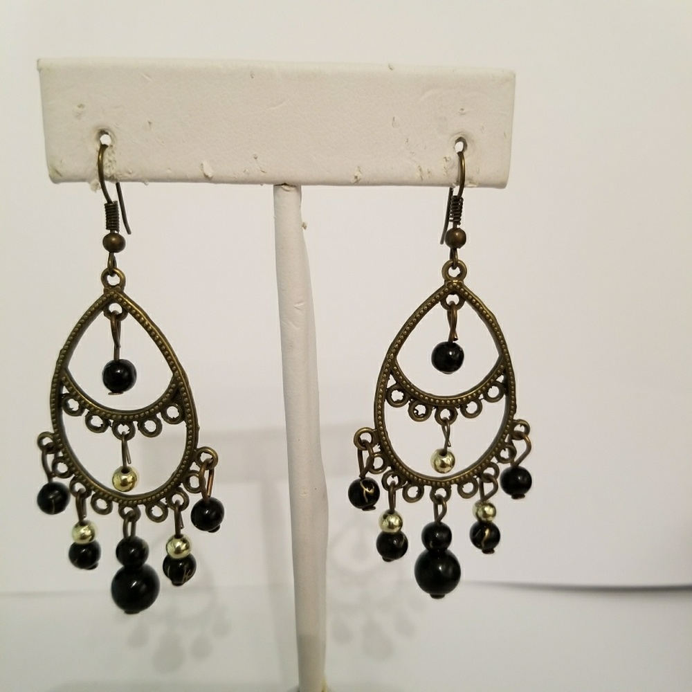 Brand new earrings, Black Color stone.
